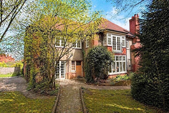 4 Bedroom Detached House For Sale In Oakfield Road, Stoneygate, LE2