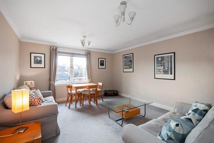 2 Bedroom Flat To Rent In Comely Bank, Comely Bank, Edinburgh, EH4