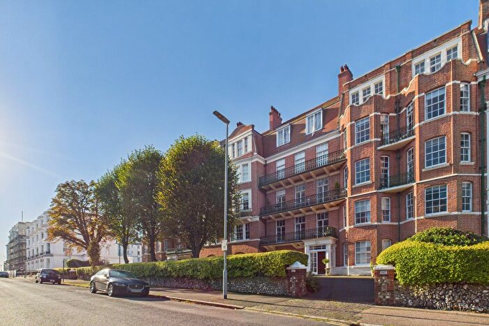 4 Bedroom Flat To Rent In Hartington Place, Eastbourne, BN21