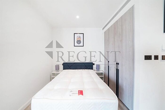 Apartment To Rent In Aspen, Marsh Wall, E14