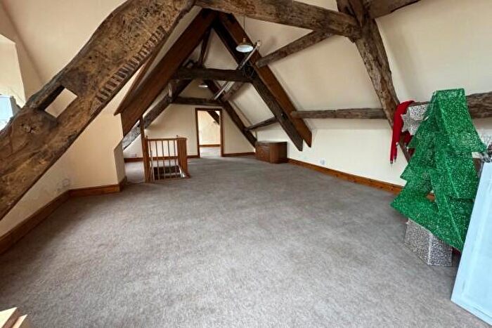 3 Bedroom Flat To Rent In High Street Cowbridge, CF71