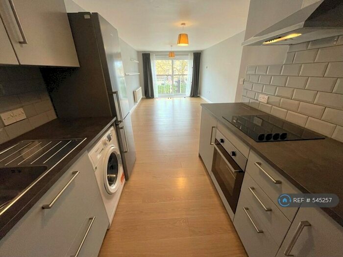 2 Bedroom Flat To Rent In Windsor Road, Cardiff, CF24