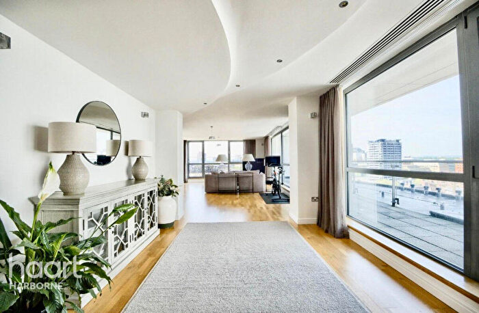 2 Bedroom Penthouse To Rent In Breathtaking City Centre Penthouse, B1