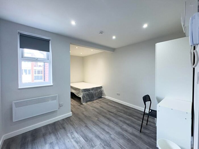 Apartment To Rent In Mead Road, Edgware, HA8