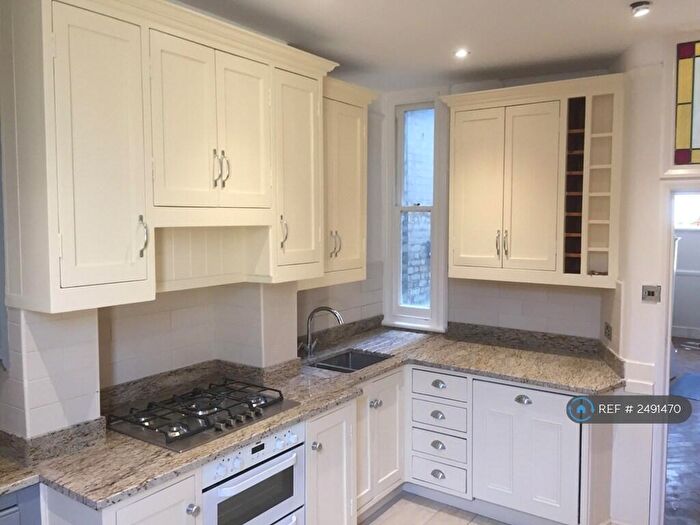 2 Bedroom Flat To Rent In Limes Avenue, London, N12