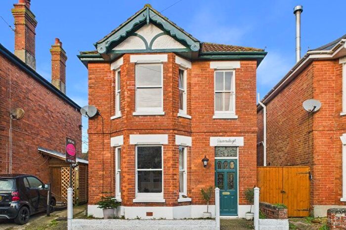 3 Bedroom Detached House For Sale In Fairfield, Christchurch, BH23