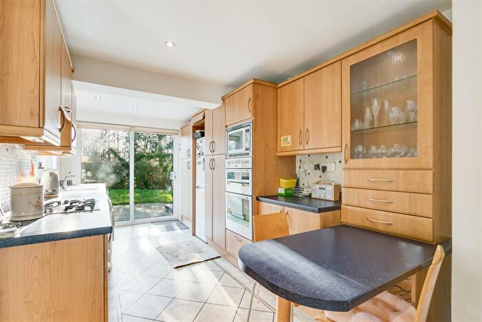 4 Bedroom Detached House For Sale In Pear Tree Dell, Letchworth Garden City, SG6
