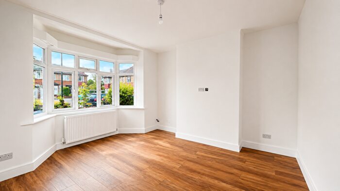 2 Bedroom Maisonette To Rent In Orchid Road, Southgate, N14