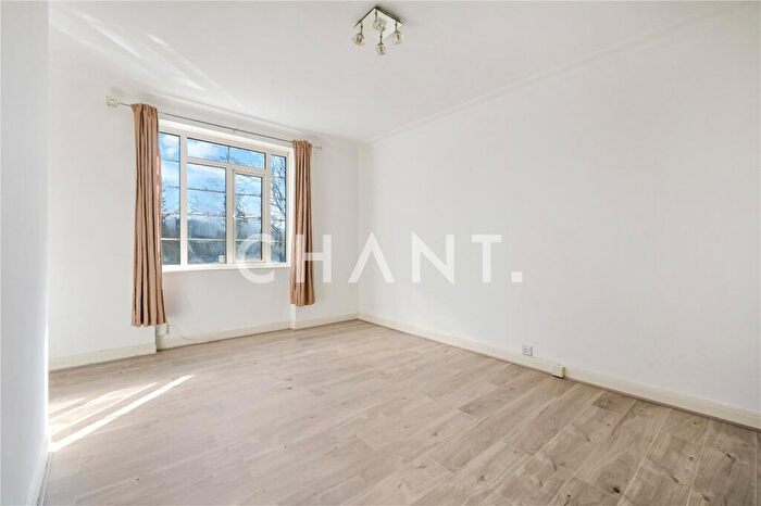 2 Bedroom Property To Rent In Clive Lodge, London, NW4