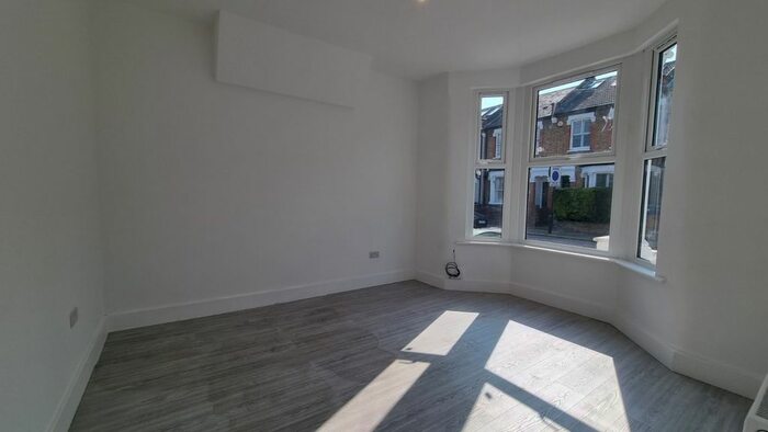 3 Bedroom Town House To Rent In St. Margarets Road, London, N17