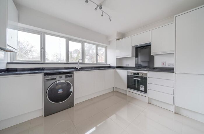 2 Bedroom Flat To Rent In Widmore Road Bromley, BR1