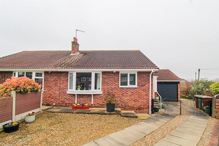 2 Bedroom Semi Detached Bungalow For Sale In Farm Gardens, Streethouse, Pontefract, WF7