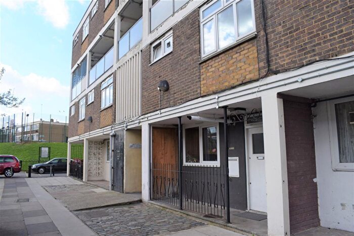 3 Bedroom Flat To Rent In Wick Road, London, E9