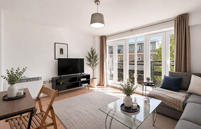 1 Bedroom Flat For Sale In Locksons Close, London, E14