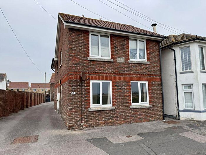 1 Bedroom Flat To Rent In Sea Front, Hayling Island., PO11