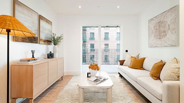 1 Bedroom Flat For Sale In Peabody Estate, St. John's Hill, London, SW11