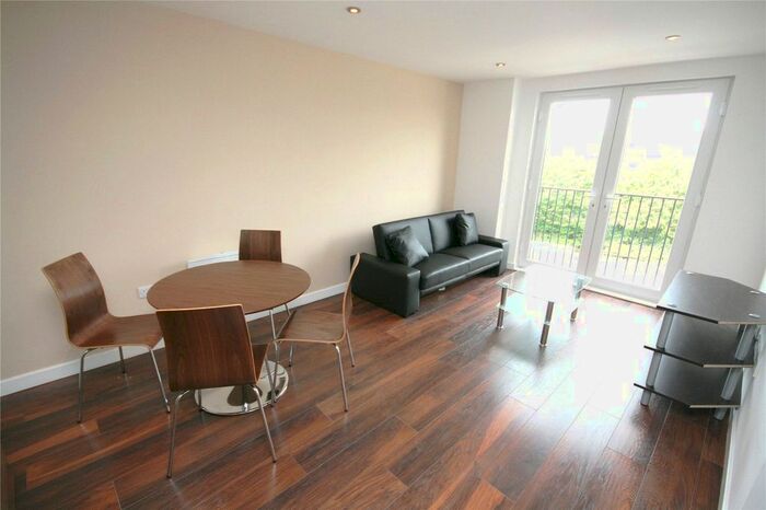 2 Bedroom Flat To Rent In Sillavan Way, Salford, M3