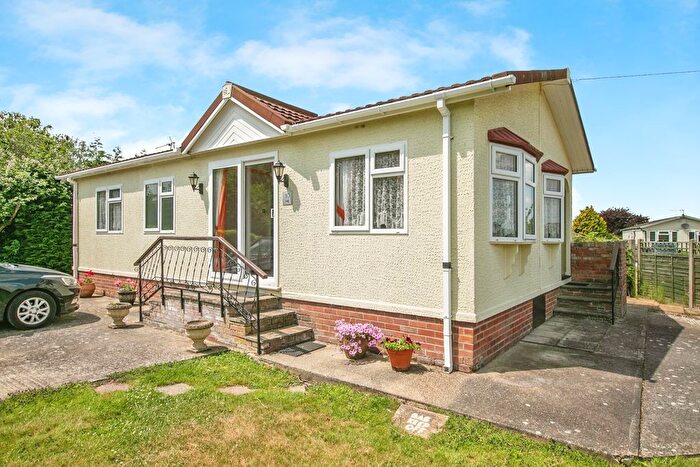 2 Bedroom Mobile/park Home For Sale In Wixfield Park, Great Bricett, Ipswich, Suffolk, IP7