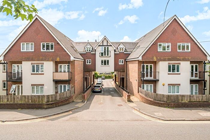 1 Bedroom Flat For Sale In High Wycombe, West Wycombe, Buckinghamshire, HP12