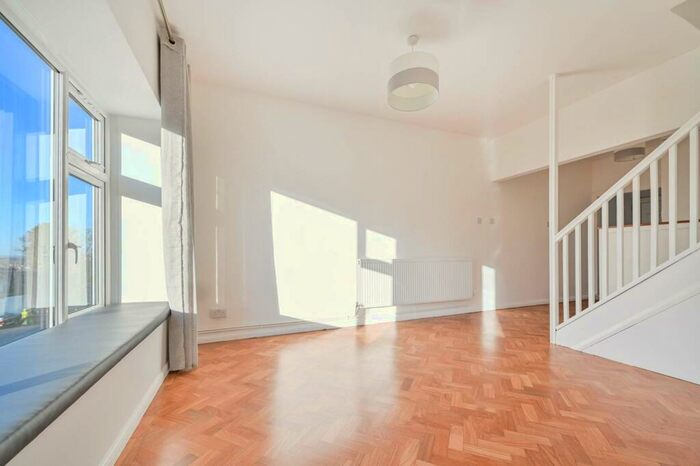 4 Bedroom Maisonette To Rent In Crescent Road, Kingston Hill, Kingston Upon Thames, KT2