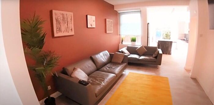 6 Bedroom Terraced House To Rent In Fortuna Grove, Manchester, M19