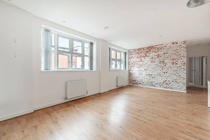 2 Bedroom Flat To Rent In Whippendell Road, Watford, WD18