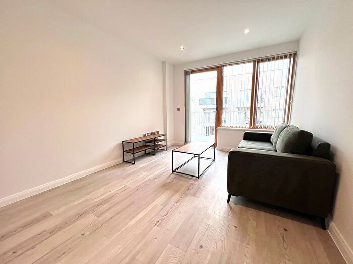 1 Bedroom Flat To Rent In Frogley Park, Barking, IG11