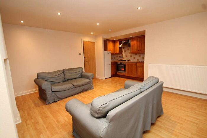 2 Bedroom Flat To Rent In Westfield Terrace, Chapel Allerton, Leeds, West Yorkshire, LS7