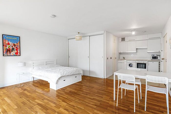 Flat To Rent In Breton House, London, EC2Y
