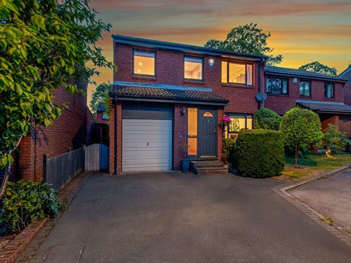 4 Bedroom Detached House For Sale In Summerhill Gardens, Leeds, LS8