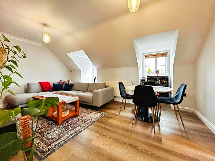 2 Bedroom Apartment For Sale In Roebuck Estate, Binfield, Bracknell, Berkshire, RG42