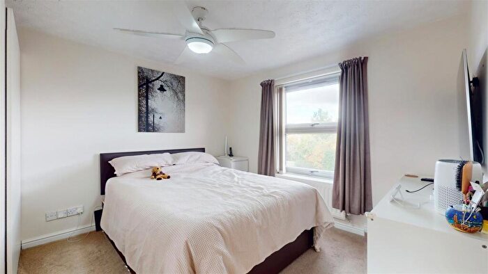 4 Bedroom Detached House For Sale In Nightingale Crescent, Bradville, Milton Keynes, MK13