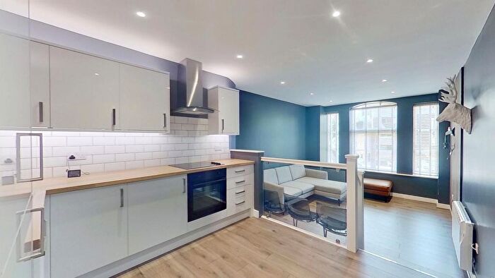 2 Bedroom Flat To Rent In North Street, Leeds City Centre, Leeds, LS2