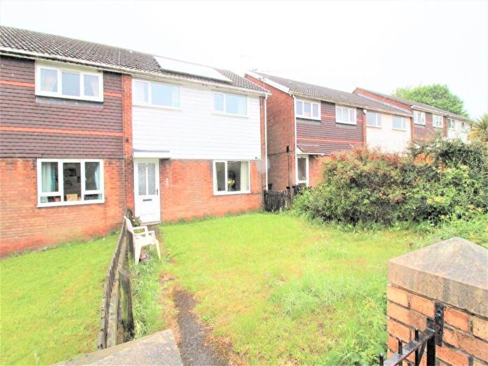 3 Bedroom Property To Rent In Shaftesbury Drive, Hoyland, S74