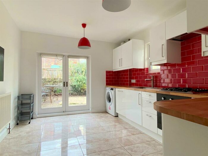 3 Bedroom Terraced House To Rent In Grange Road, BN3