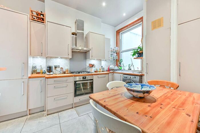 1 Bedroom Flat To Rent In Chichele Road, Cricklewood, London, NW2