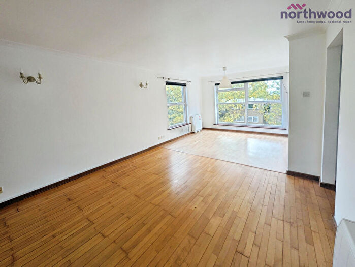 2 Bedroom Flat To Rent In Sandell Court, Bassett, SO16