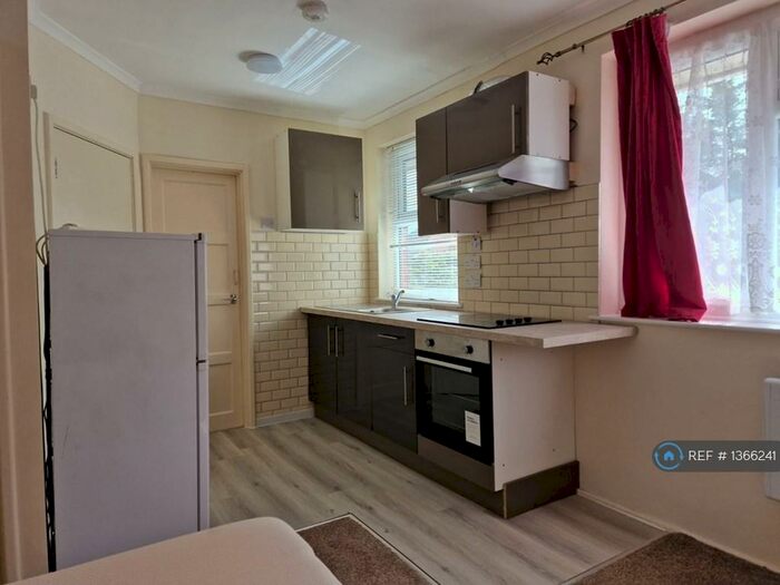 Studio To Rent In Marlowe Square, Mitcham, CR4