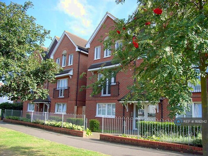 1 Bedroom Flat To Rent In Duvall Court, Slough, SL1