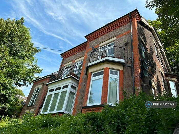 Studio To Rent In Hart Hill Drive, Luton, LU2