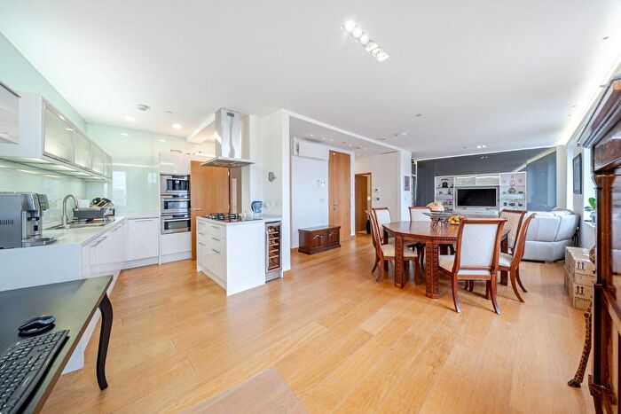 3 Bedroom Flat For Sale In Putney High Street, Putney, London, SW15