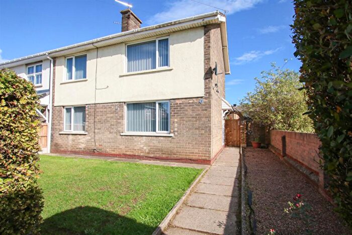 3 Bedroom Semi-Detached House For Sale In Camellia Drive, Kirk Sandall, Doncaster, DN3