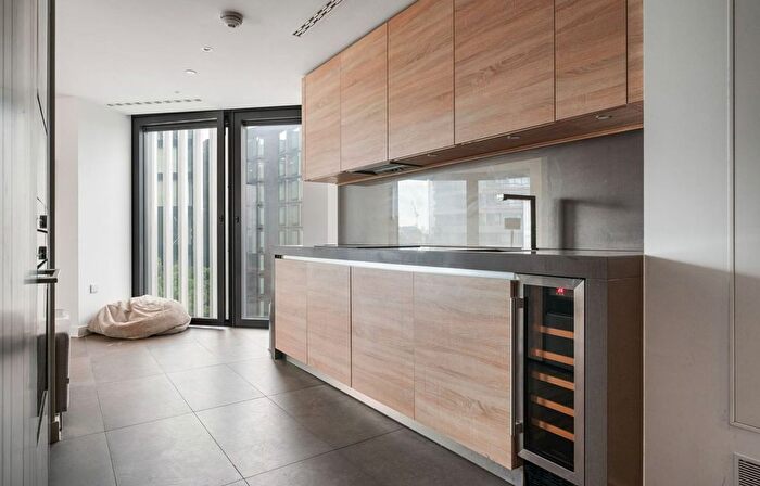 2 Bedroom Flat To Rent In Chronicle Tower, B City Road, London, EC1V