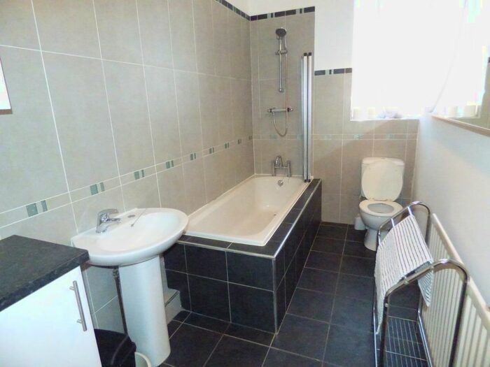 2 Bedroom Flat To Rent In Warton Terrace, Heaton, Newcastle Upon Tyne, NE6