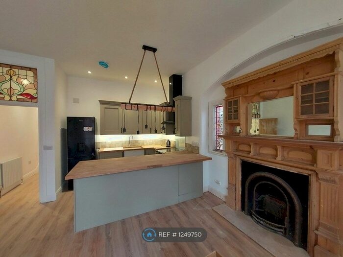 3 Bedroom Flat To Rent In Princes Avenue, London, N3