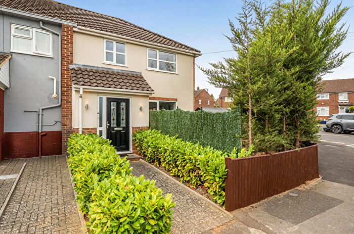 2 Bedroom Terraced House For Sale In Gloucester Road, Maidenhead, Berkshire, SL6
