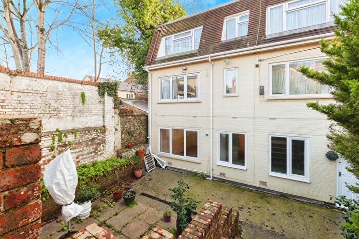 2 Bedroom Flat For Sale In East Street, Blandford Forum, DT11