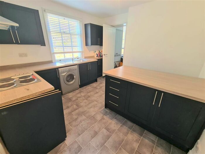 2 Bedroom Flat To Rent In Park Valley, The Park, Nottingham, NG7