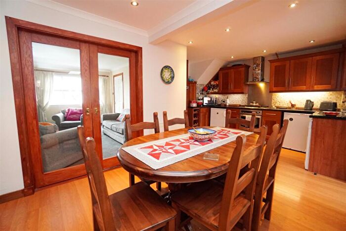 3 Bedroom End Of Terrace House For Sale In Kingsway, Kirkintilloch, Glasgow, G66