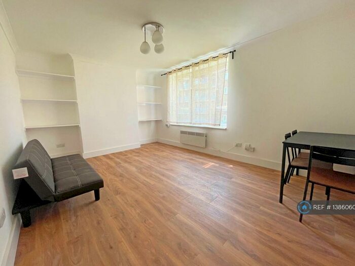 3 Bedroom Flat To Rent In Charlton Court, London, E2